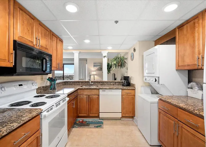 Capri-3 Bed/2 Bath Bay Unit With Indoor Pool! *