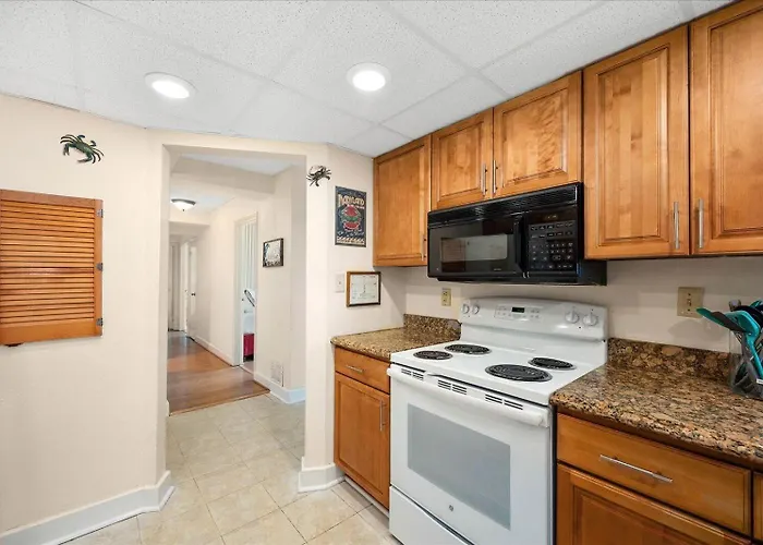 Capri-3 Bed/2 Bath Bay Unit With Indoor Pool!