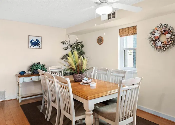Capri-3 Bed/2 Bath Bay Unit With Indoor Pool! Holiday home