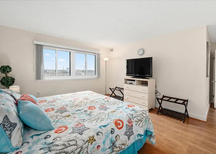 Holiday home Capri-3 Bed/2 Bath Bay Unit With Indoor Pool!