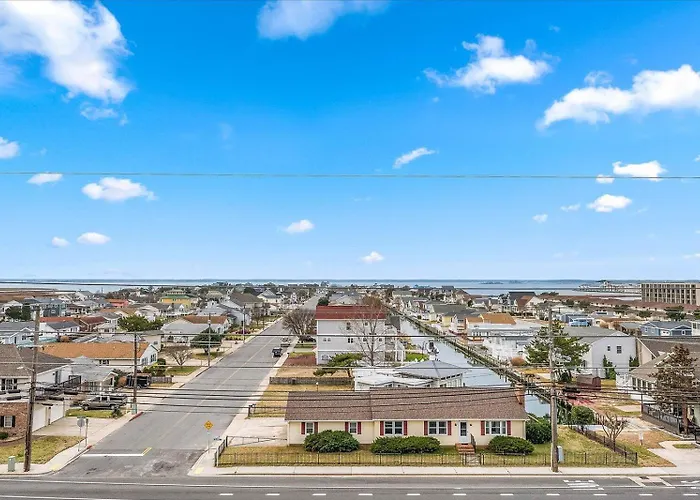 Capri-3 Bed/2 Bath Bay Unit With Indoor Pool!