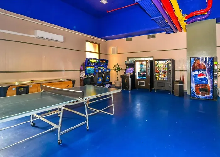 Capri-3 Bed/2 Bath Bay Unit With Indoor Pool!