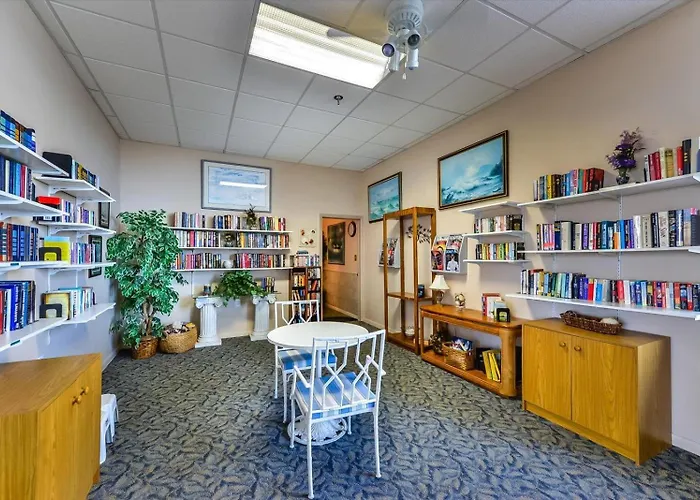 Capri-3 Bed/2 Bath Bay Unit With Indoor Pool! Holiday home